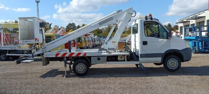 Iveco Daily Multitel 160 ALU DS - 16m - Caminhão com plataforma aérea: foto 4 Iveco Daily Multitel 160 ALU DS - 16m - Caminhão com plataforma aérea: foto 4