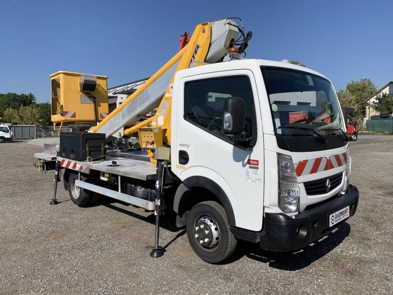 Renault Maxity Multitel MT202DS - 20m - 200 kg - Caminhão com plataforma aérea: foto 1 Renault Maxity Multitel MT202DS - 20m - 200 kg - Caminhão com plataforma aérea: foto 1