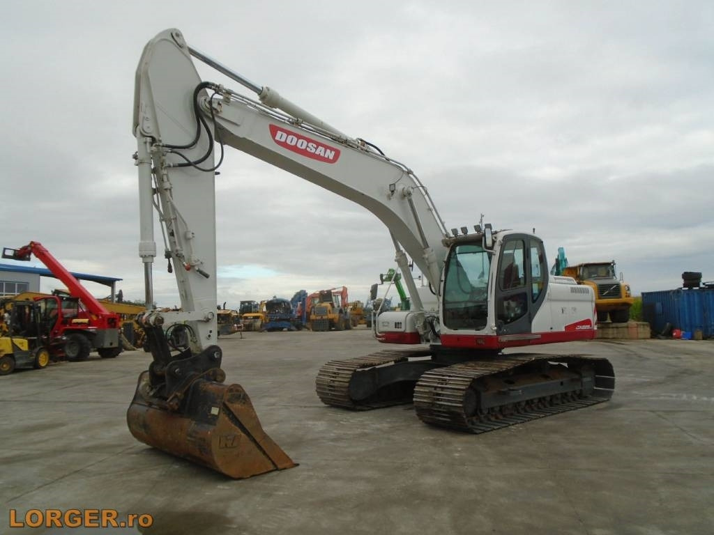Doosan DX 225 LC with 18m long reach boom - Escavadora de rastos: foto 2 Doosan DX 225 LC with 18m long reach boom - Escavadora de rastos: foto 2