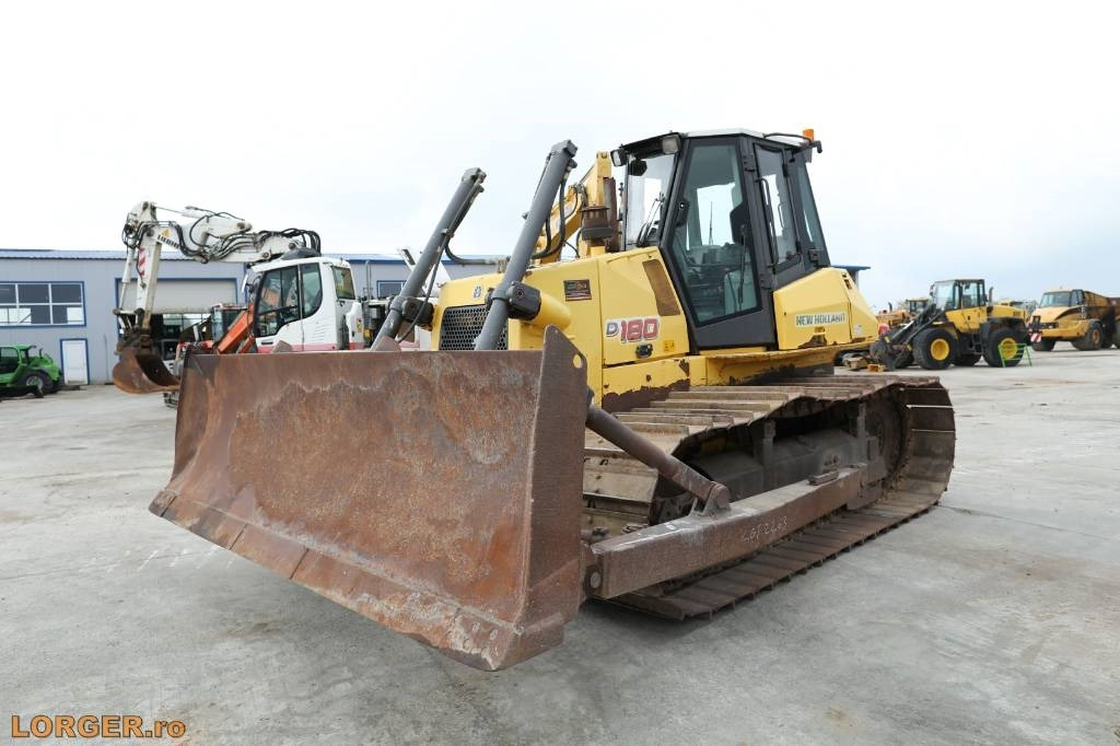New Holland D 180 - Buldôzer: foto 4 New Holland D 180 - Buldôzer: foto 4