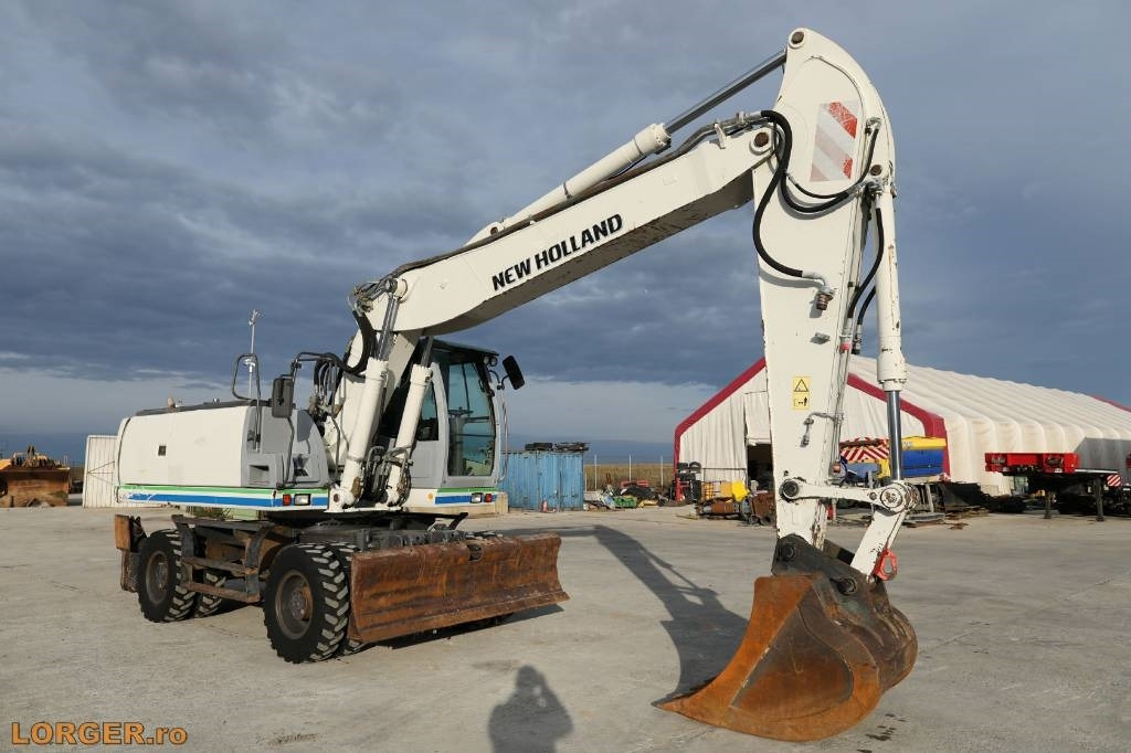 New Holland MH 6.6 + Sandvic Hammer - Escavadeira de rodas: foto 5 New Holland MH 6.6 + Sandvic Hammer - Escavadeira de rodas: foto 5