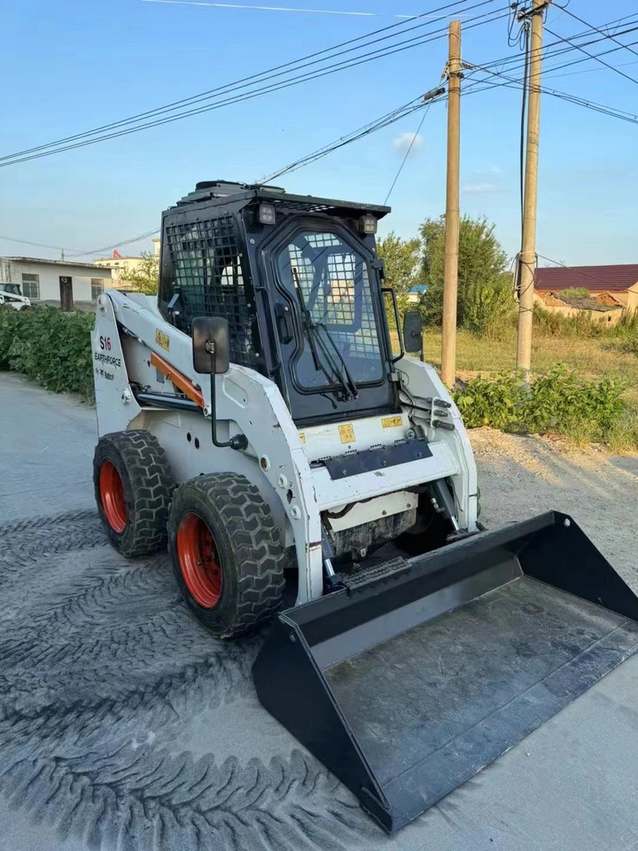 BOBCAT s16 - Carregadeira: foto 1 BOBCAT s16 - Carregadeira: foto 1