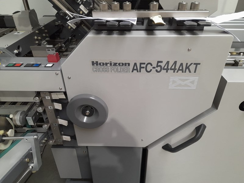 Horizon AFC-544 AKT | folder | 4 + knife + 2 | 2001 | 25 mio - Máquina de dobrar papel: foto 2 Horizon AFC-544 AKT | folder | 4 + knife + 2 | 2001 | 25 mio - Máquina de dobrar papel: foto 2