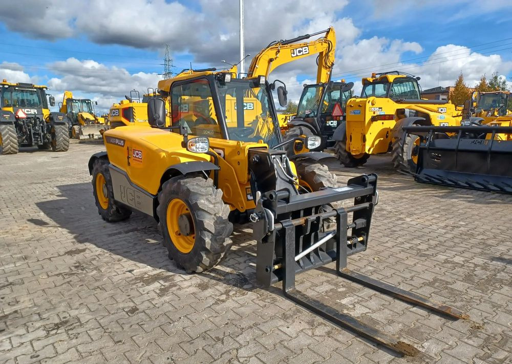JCB 525-60 Agri Plus - Empilhador telescópico: foto 2 JCB 525-60 Agri Plus - Empilhador telescópico: foto 2