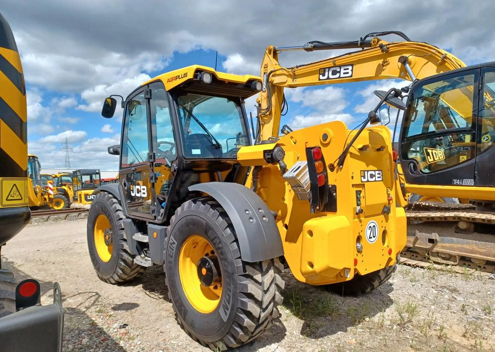 JCB 560-80 Agri Plus - Empilhador telescópico: foto 4 JCB 560-80 Agri Plus - Empilhador telescópico: foto 4