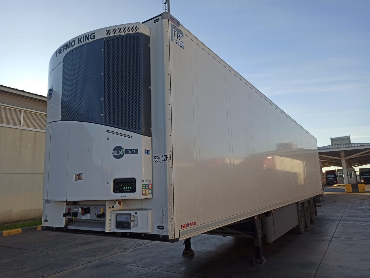 SCHMITZ CARGOBULL ThermoKing SKO 24/L - 13.4 FP COOL V7 FP 60 SMART - Semireboque frigorífico: foto 1 SCHMITZ CARGOBULL ThermoKing SKO 24/L - 13.4 FP COOL V7 FP 60 SMART - Semireboque frigorífico: foto 1