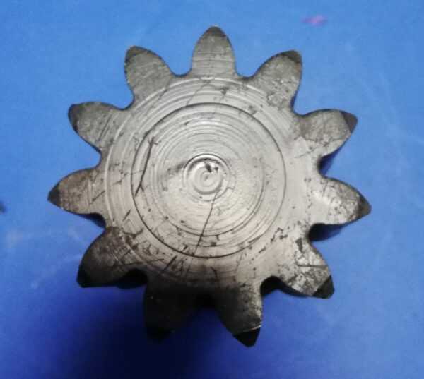 010490A, Wałek silnika obrotu CAT 302.5 - Motor de giro de Máquina de construção: foto 2 010490A, Wałek silnika obrotu CAT 302.5 - Motor de giro de Máquina de construção: foto 2