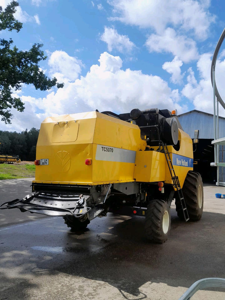 New Holland TC5070 - Ceifeira debulhadora: foto 4 New Holland TC5070 - Ceifeira debulhadora: foto 4