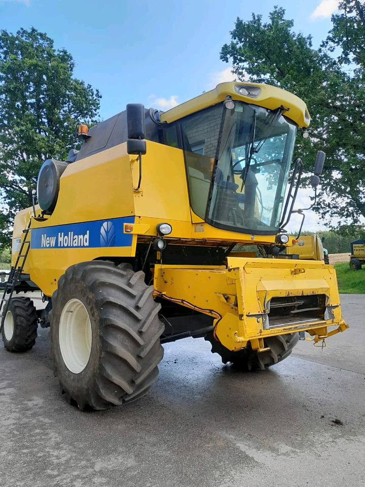 New Holland TC5070 - Ceifeira debulhadora: foto 1 New Holland TC5070 - Ceifeira debulhadora: foto 1