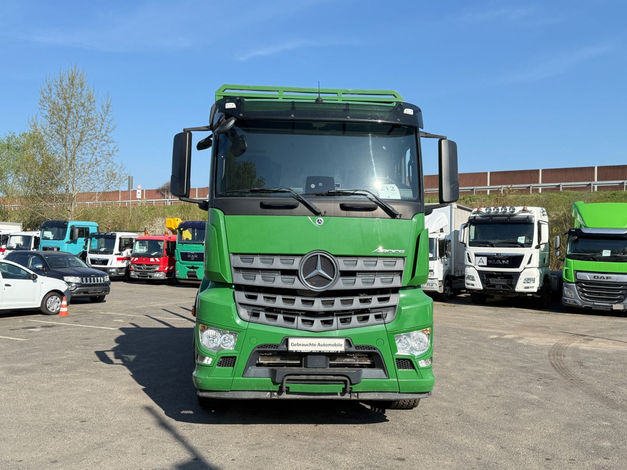 Mercedes-Benz Actros 2571 Holztransporter mit Kran - Caminhão florestal, Caminhão grua: foto 1 Mercedes-Benz Actros 2571 Holztransporter mit Kran - Caminhão florestal, Caminhão grua: foto 1