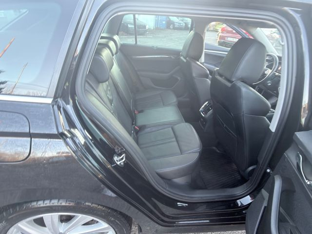 Sedã Skoda Octavia Combi First Edition Leder Navi Automatik: foto 14 Sedã Skoda Octavia Combi First Edition Leder Navi Automatik: foto 14