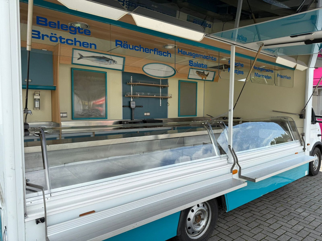 Renault Borco Höhns Fischmobil - Food truck: foto 2 Renault Borco Höhns Fischmobil - Food truck: foto 2