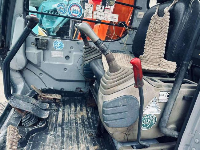 Hitachi EX60 - Escavadora de rastos: foto 2 Hitachi EX60 - Escavadora de rastos: foto 2