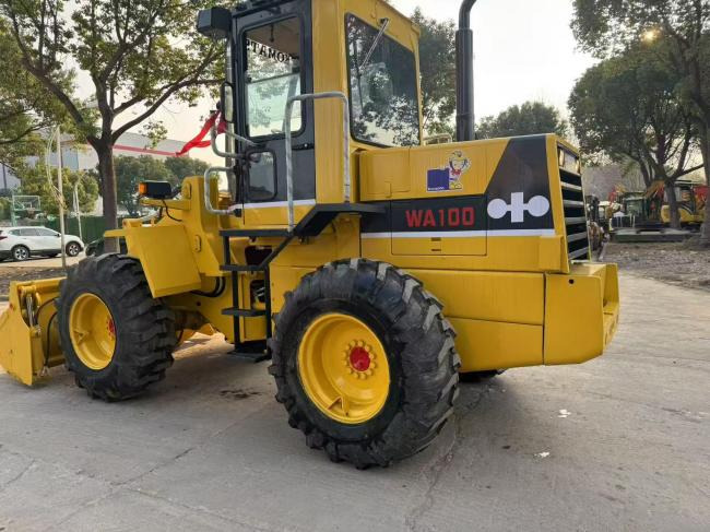 Komatsu WA100 - Carregadeira de rodas: foto 4 Komatsu WA100 - Carregadeira de rodas: foto 4