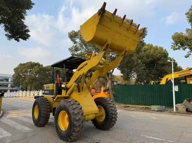 Komatsu WA100 - Carregadeira de rodas: foto 2 Komatsu WA100 - Carregadeira de rodas: foto 2