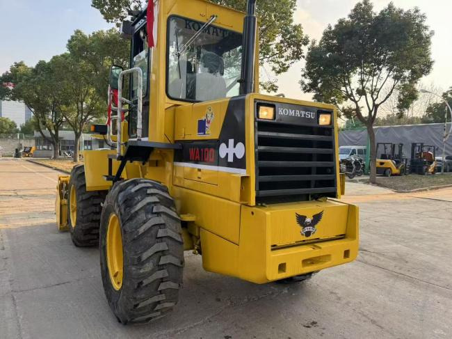 Komatsu WA100 - Carregadeira de rodas: foto 5 Komatsu WA100 - Carregadeira de rodas: foto 5