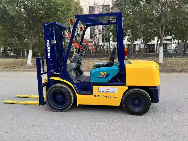 Komatsu FD30 - Plataforma de Tijera/ Plataforma de tesoura: foto 1 Komatsu FD30 - Plataforma de Tijera/ Plataforma de tesoura: foto 1