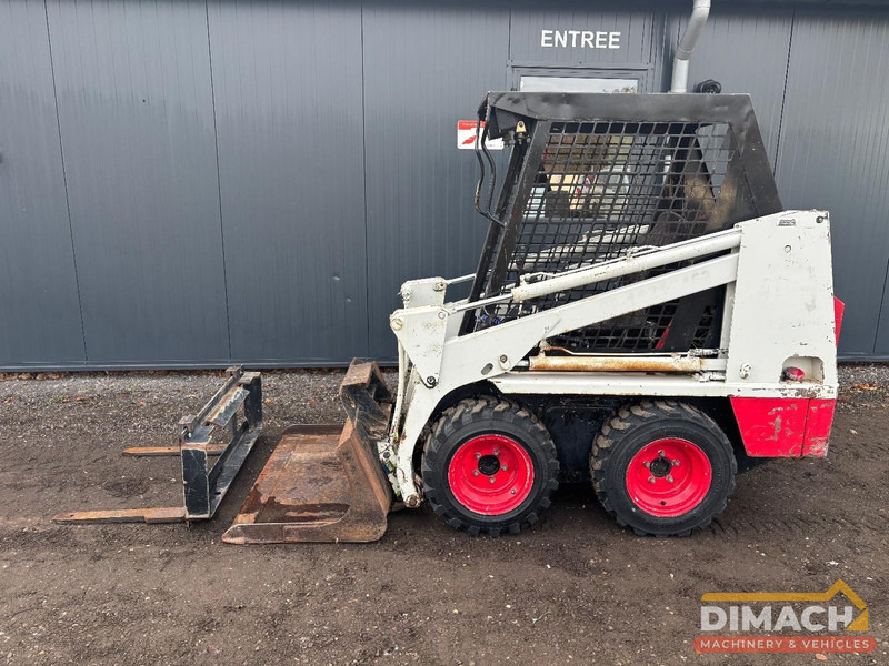 Bobcat S70 Bak en palletvorken - Carregadeira: foto 1 Bobcat S70 Bak en palletvorken - Carregadeira: foto 1