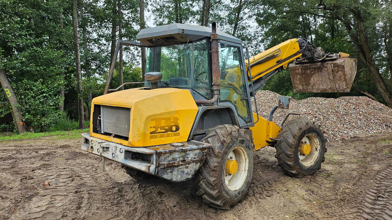 Ładowarka teleskopowa MATBRO TR250-110 John Deere - Empilhador telescópico: foto 2 Ładowarka teleskopowa MATBRO TR250-110 John Deere - Empilhador telescópico: foto 2