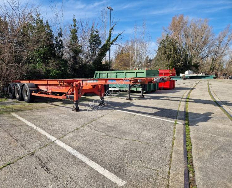 Fruehauf - Semireboque transportador de contêineres/ Caixa móvel: foto 1 Fruehauf - Semireboque transportador de contêineres/ Caixa móvel: foto 1