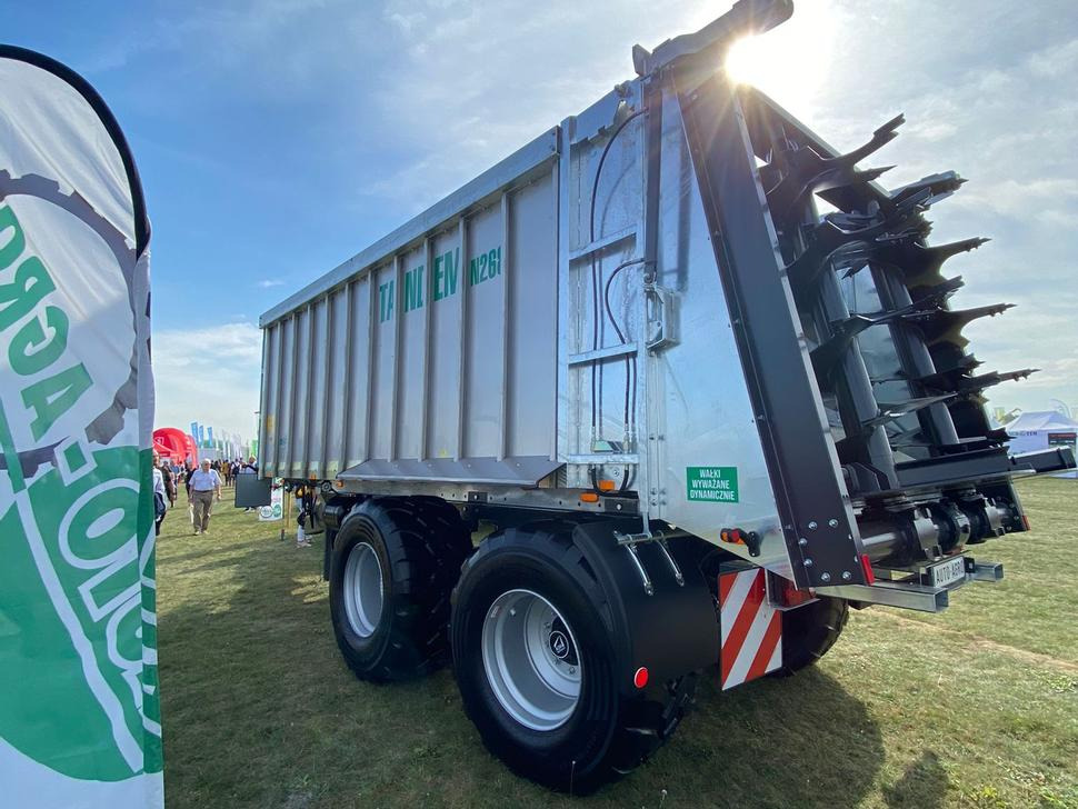 Auto-Agro Mistreuer / Manure spreader / Epandeur à fumier / Rimorchio spandiconcime / Разбрасыватель органических удобрений / Rozrzutnik obornika Tandem N268 - Espalhador de estrume: foto 2 Auto-Agro Mistreuer / Manure spreader / Epandeur à fumier / Rimorchio spandiconcime / Разбрасыватель органических удобрений / Rozrzutnik obornika Tandem N268 - Espalhador de estrume: foto 2