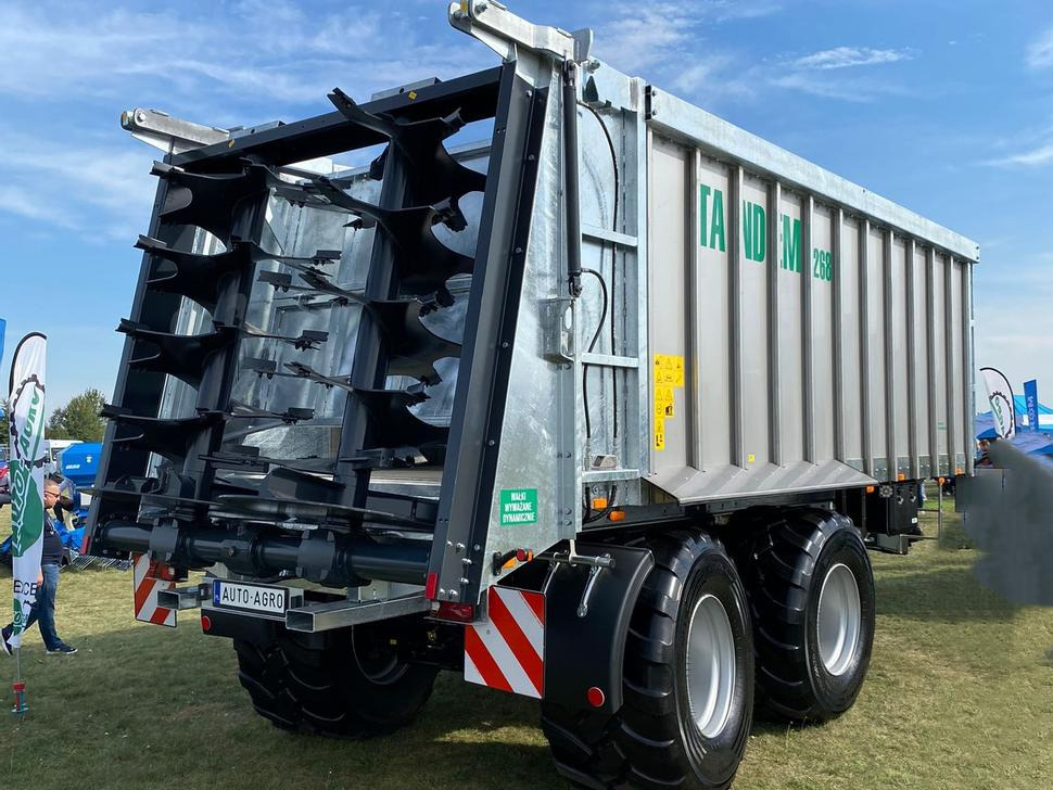 Auto-Agro Mistreuer / Manure spreader / Epandeur à fumier / Rimorchio spandiconcime / Разбрасыватель органических удобрений / Rozrzutnik obornika Tandem N268 - Espalhador de estrume: foto 1 Auto-Agro Mistreuer / Manure spreader / Epandeur à fumier / Rimorchio spandiconcime / Разбрасыватель органических удобрений / Rozrzutnik obornika Tandem N268 - Espalhador de estrume: foto 1