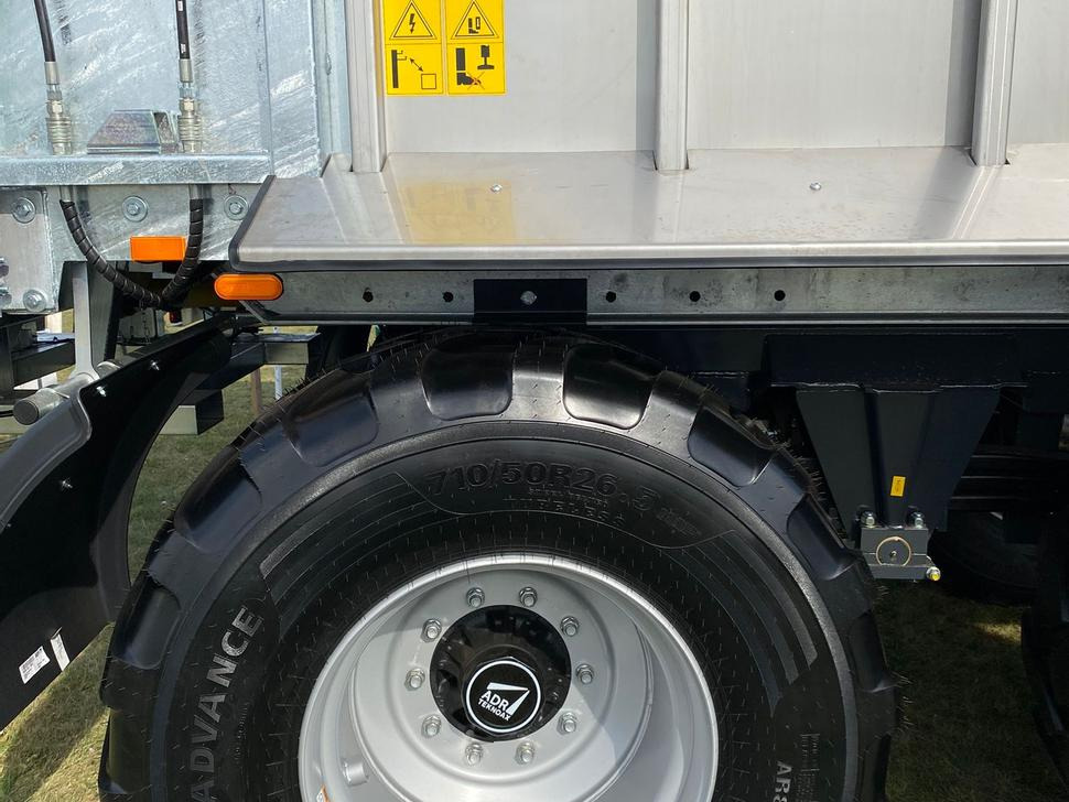 Espalhador de estrume nuevo Auto-Agro Miststreuer / Manure spreader / Epandeur à fumier / Rimorchio spandiconcime / Разбрасыватель органических удобрений / Rozrzutnik obornika Tandem N268: foto 9