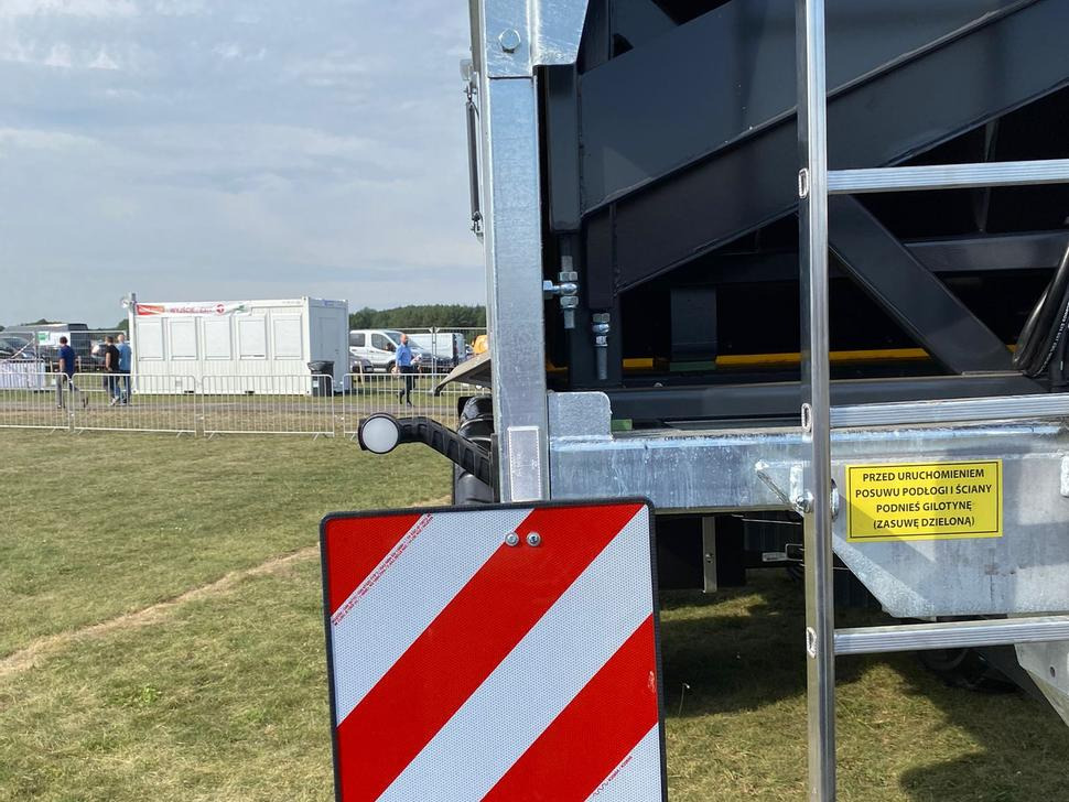 Espalhador de estrume nuevo Auto-Agro Miststreuer / Manure spreader / Epandeur à fumier / Rimorchio spandiconcime / Разбрасыватель органических удобрений / Rozrzutnik obornika Tandem N268: foto 10