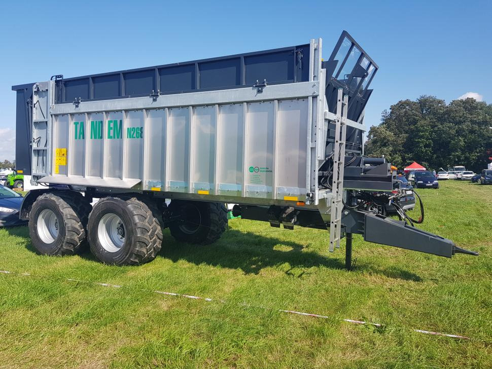 Espalhador de estrume nuevo Auto-Agro Miststreuer / Manure spreader / Epandeur à fumier / Rimorchio spandiconcime / Разбрасыватель органических удобрений / Rozrzutnik obornika Tandem N268: foto 19