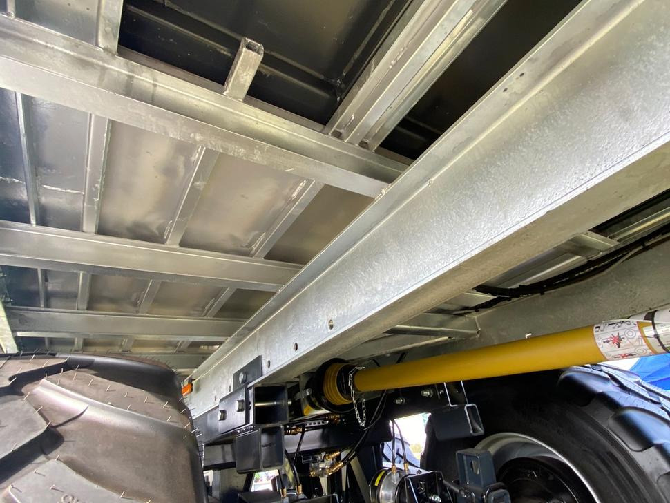 Espalhador de estrume nuevo Auto-Agro Miststreuer / Manure spreader / Epandeur à fumier / Rimorchio spandiconcime / Разбрасыватель органических удобрений / Rozrzutnik obornika Tandem N268: foto 11