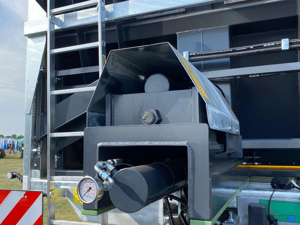 Espalhador de estrume nuevo Auto-Agro Miststreuer / Manure spreader / Epandeur à fumier / Rimorchio spandiconcime / Разбрасыватель органических удобрений / Rozrzutnik obornika Tandem N268: foto 8