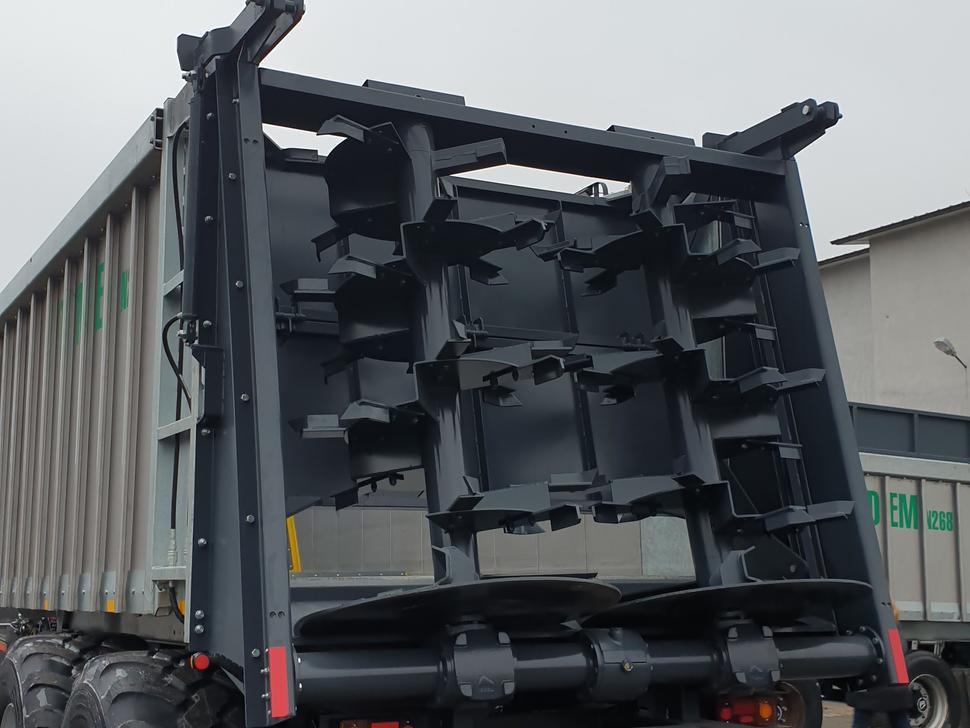 Espalhador de estrume nuevo Auto-Agro Miststreuer / Manure spreader / Epandeur à fumier / Rimorchio spandiconcime / Разбрасыватель органических удобрений / Rozrzutnik obornika Tandem N268: foto 23