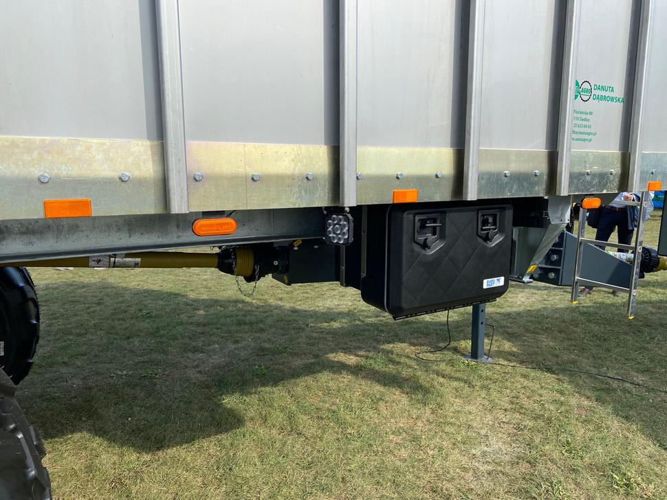 Espalhador de estrume nuevo Auto-Agro Miststreuer / Manure spreader / Epandeur à fumier / Rimorchio spandiconcime / Разбрасыватель органических удобрений / Rozrzutnik obornika Tandem N268: foto 17