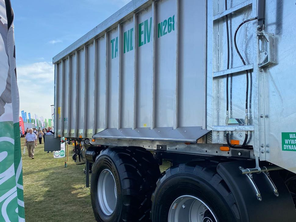 Espalhador de estrume nuevo Auto-Agro Miststreuer / Manure spreader / Epandeur à fumier / Rimorchio spandiconcime / Разбрасыватель органических удобрений / Rozrzutnik obornika Tandem N268: foto 6