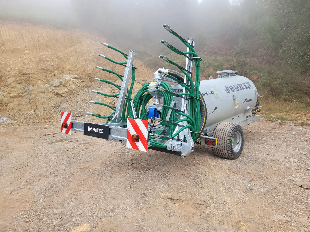 BeTEC Gülleinjektor / Slurry injector / Injecteur / Applicatore / Aplicador de manguera / Шланговый аппликатор / Aplikator 6 m - Injector do estrume: foto 1 BeTEC Gülleinjektor / Slurry injector / Injecteur / Applicatore / Aplicador de manguera / Шланговый аппликатор / Aplikator 6 m - Injector do estrume: foto 1