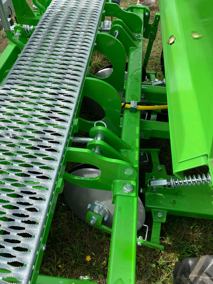 Bomet Kartoffelpflanzmaschine / Potato planter / Planteuse de pomme de terre / Piantapatate / Sadzarka ziemniaków - Semeador de batatas: foto 5 Bomet Kartoffelpflanzmaschine / Potato planter / Planteuse de pomme de terre / Piantapatate / Sadzarka ziemniaków - Semeador de batatas: foto 5