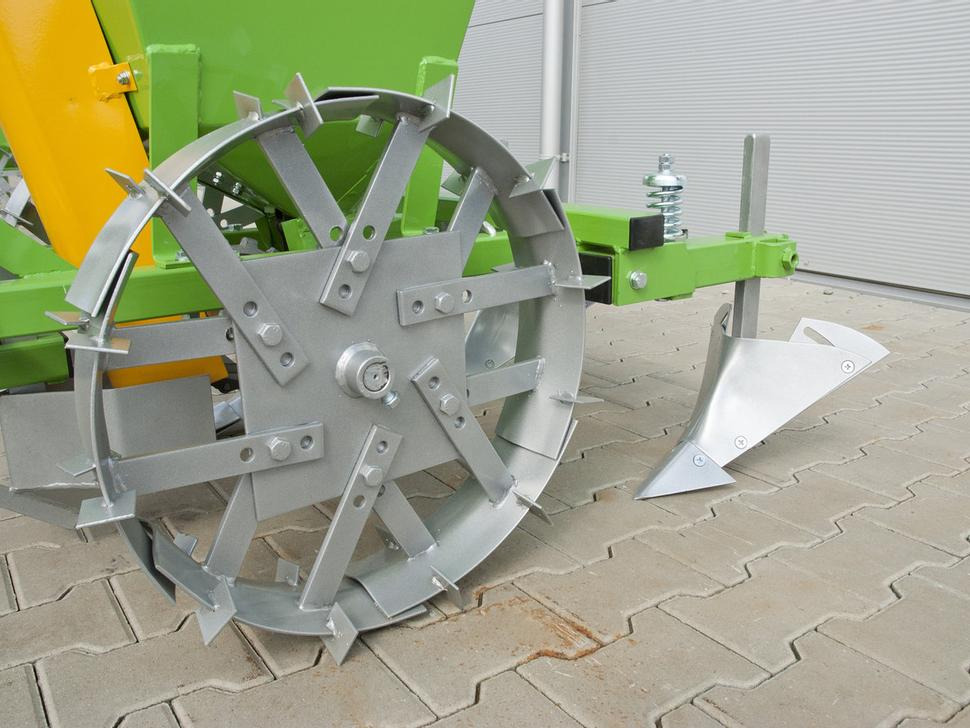 Bomet Kartoffelpflanzmaschine / Potato planter / Planteuse de pomme de terre / Piantapatate / Sadzarka ziemniaków - Semeador de batatas: foto 3 Bomet Kartoffelpflanzmaschine / Potato planter / Planteuse de pomme de terre / Piantapatate / Sadzarka ziemniaków - Semeador de batatas: foto 3