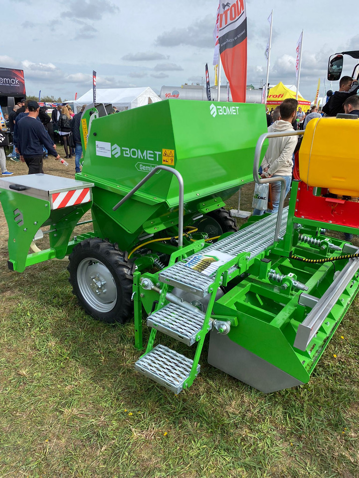 Bomet Kartoffelpflanzmaschine / Potato planter / Planteuse de pomme de terre / Piantapatate / Sadzarka ziemniaków - Semeador de batatas: foto 4 Bomet Kartoffelpflanzmaschine / Potato planter / Planteuse de pomme de terre / Piantapatate / Sadzarka ziemniaków - Semeador de batatas: foto 4