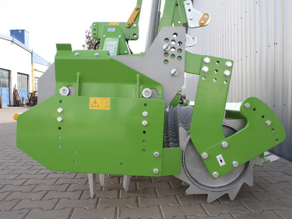 Bomet Kreiselegge / Power harrow / Herse rotative / Erpice rotante / Grada rotativa / Brona wirnikowa 3 m - Grade rotativa: foto 4 Bomet Kreiselegge / Power harrow / Herse rotative / Erpice rotante / Grada rotativa / Brona wirnikowa 3 m - Grade rotativa: foto 4
