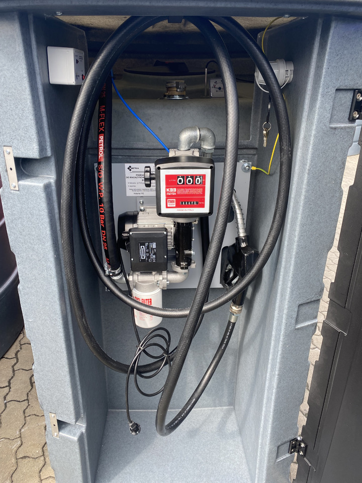 DC Dieseltank / Double-walled fuel tank for diesel fuel / Cuve à gasoil / Sebatoio gasolio / Бак для дизельного топлива / Zbiornik 2500 l - Depósito de armazenamento: foto 5 DC Dieseltank / Double-walled fuel tank for diesel fuel / Cuve à gasoil / Sebatoio gasolio / Бак для дизельного топлива / Zbiornik 2500 l - Depósito de armazenamento: foto 5