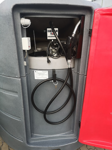 DC Dieseltank / Double-walled fuel tank for diesel fuel / Cuve à gasoil / Sebatoio gasolio / Бак для дизельного топлива / Zbiornik 2500 l - Depósito de armazenamento: foto 3 DC Dieseltank / Double-walled fuel tank for diesel fuel / Cuve à gasoil / Sebatoio gasolio / Бак для дизельного топлива / Zbiornik 2500 l - Depósito de armazenamento: foto 3