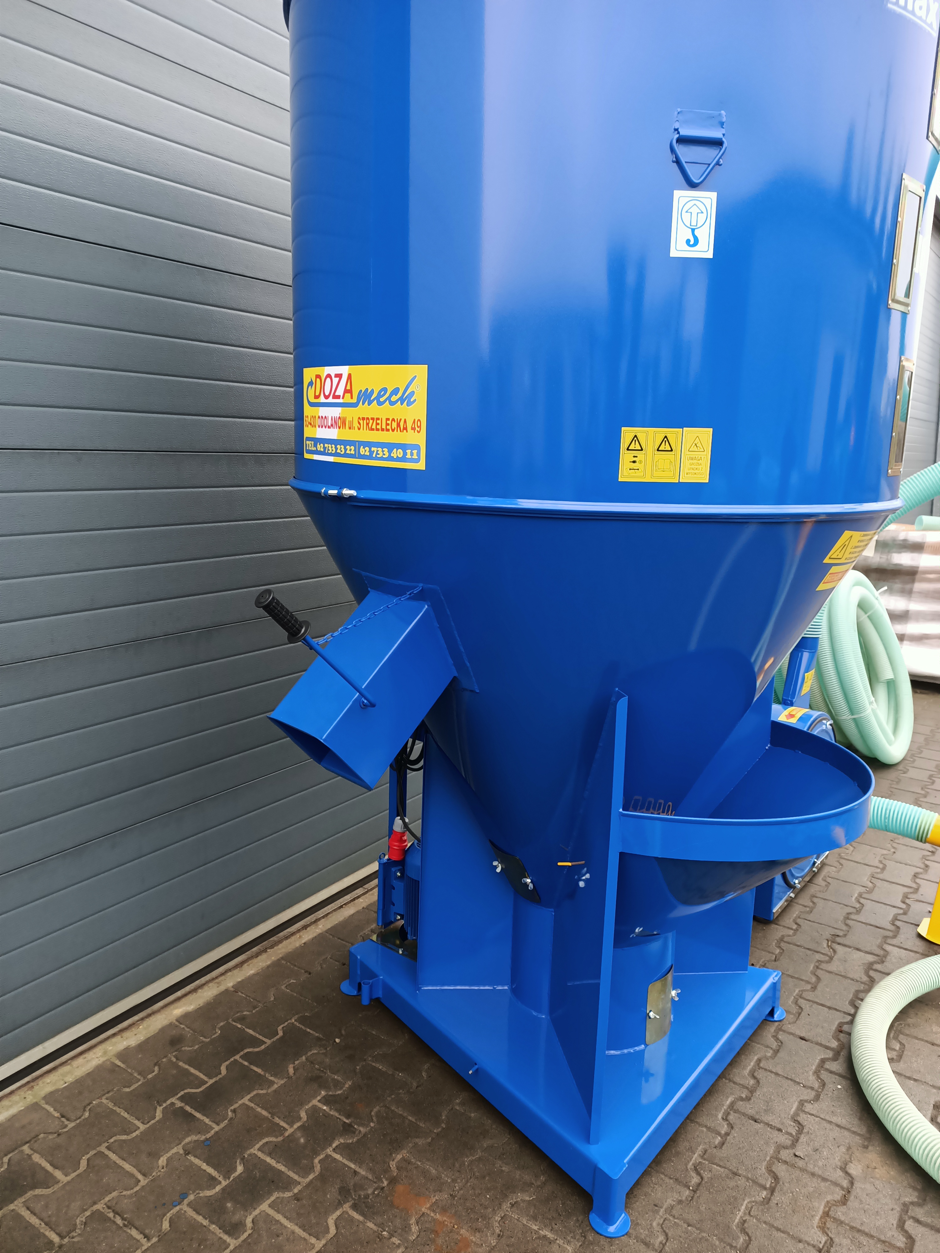 Equipamento de gado nuevo Dozamech Getreidemischanlage / Feed mixer / Melangeuse de fourrage / Miscelatore di mangime / Кормосмеситель / Mieszalnik H-033/2 1000 kg: foto 15