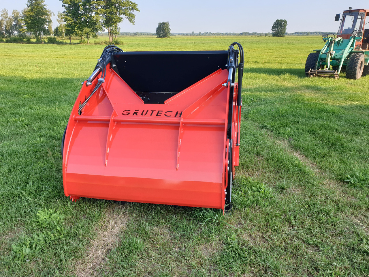 Grutech Futterverteilschaufel / Silage mixer bucket / Godet desileur / Łyżka do zadawania paszy - Equipamento para silagem: foto 2 Grutech Futterverteilschaufel / Silage mixer bucket / Godet desileur / Łyżka do zadawania paszy - Equipamento para silagem: foto 2