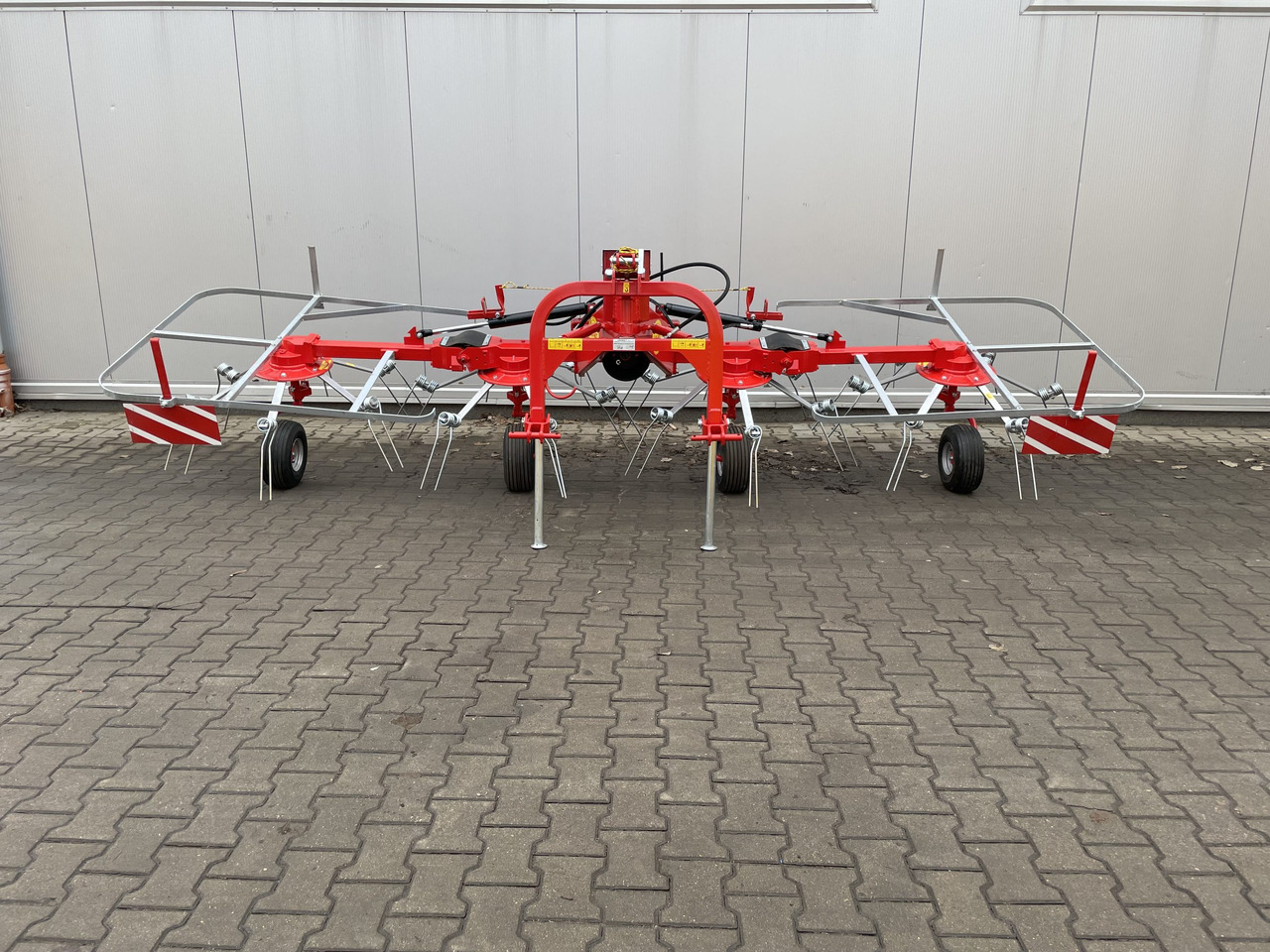 JAR-MET Schwader / Tedder / Faneuse / Przetrząsacz 5,2 m - Ancinho enleirador: foto 3 JAR-MET Schwader / Tedder / Faneuse / Przetrząsacz 5,2 m - Ancinho enleirador: foto 3