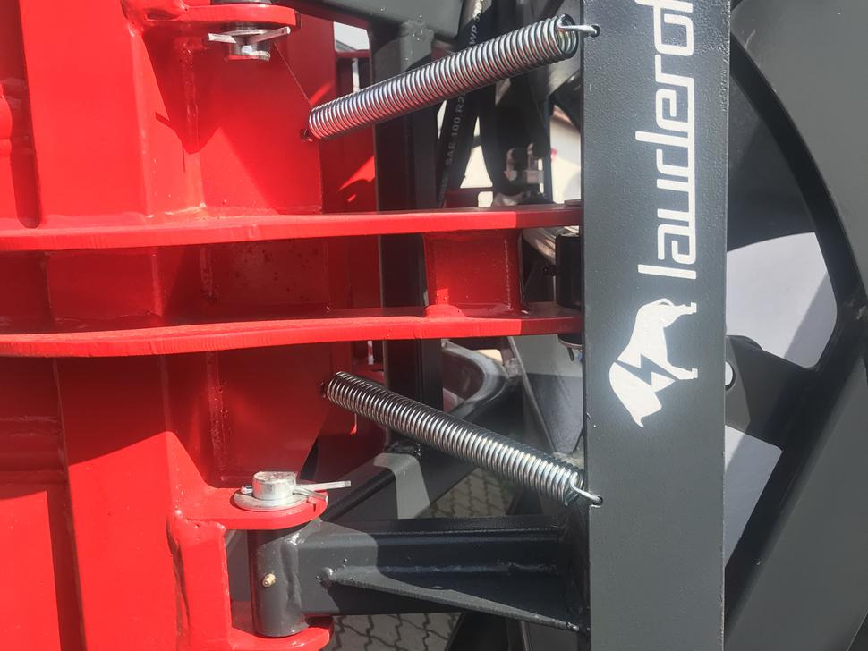 Lauderof Ballenzange / Bale grab / Pince à balles / Pinze per balle / Захват для рулонов / Chwytak do bel - Garra de Trator: foto 5 Lauderof Ballenzange / Bale grab / Pince à balles / Pinze per balle / Захват для рулонов / Chwytak do bel - Garra de Trator: foto 5