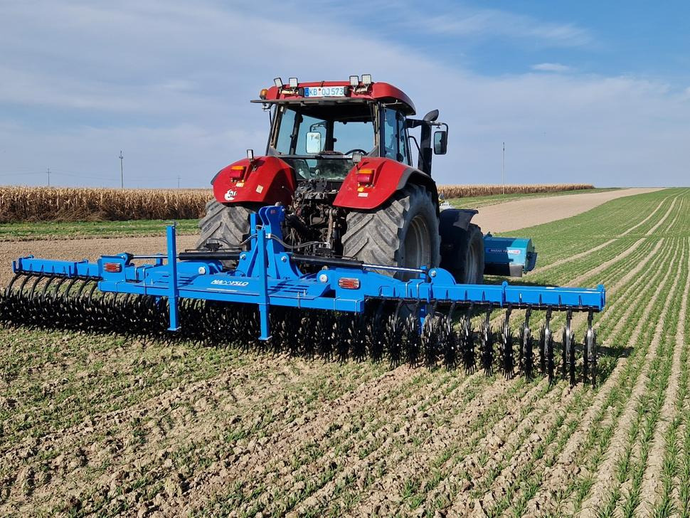 Namysło Rotorstriegel / Rotary hoe / Houe rotative / Ротационная борона / Brona wirnikowa / Pielnik 6,6 m - Cultivador: foto 2 Namysło Rotorstriegel / Rotary hoe / Houe rotative / Ротационная борона / Brona wirnikowa / Pielnik 6,6 m - Cultivador: foto 2