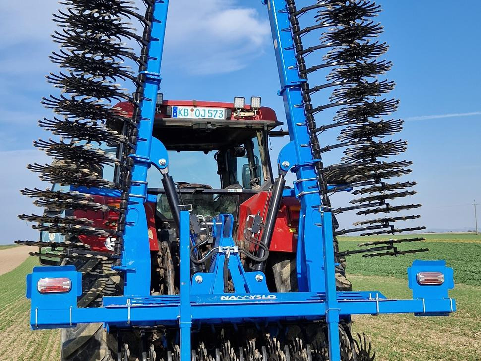 Namysło Rotorstriegel / Rotary hoe / Houe rotative / Ротационная борона / Brona wirnikowa / Pielnik 6,6 m - Cultivador: foto 3 Namysło Rotorstriegel / Rotary hoe / Houe rotative / Ротационная борона / Brona wirnikowa / Pielnik 6,6 m - Cultivador: foto 3