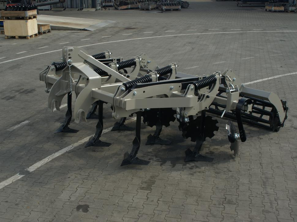 ROLEX Flügelschargrubber / Stubble cultivator / Dechaumeur à dents / Aratri stoppiatori / Стерневой культиватор / Agregat podorywkowy 3 m - Cultivador: foto 2 ROLEX Flügelschargrubber / Stubble cultivator / Dechaumeur à dents / Aratri stoppiatori / Стерневой культиватор / Agregat podorywkowy 3 m - Cultivador: foto 2