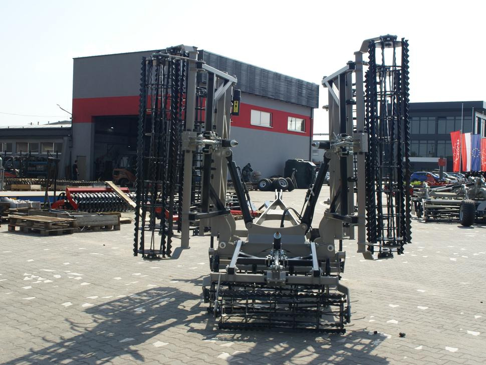 ROLEX Saatbettkombination / Hydraulically cultivator / Vibroculteur / Aggregato di coltivazione / Почвообрабатывающий гидравлический складывающийся агрегат / Agregat uprawowy hydraulicznie składany - Cultivador: foto 4 ROLEX Saatbettkombination / Hydraulically cultivator / Vibroculteur / Aggregato di coltivazione / Почвообрабатывающий гидравлический складывающийся агрегат / Agregat uprawowy hydraulicznie składany - Cultivador: foto 4