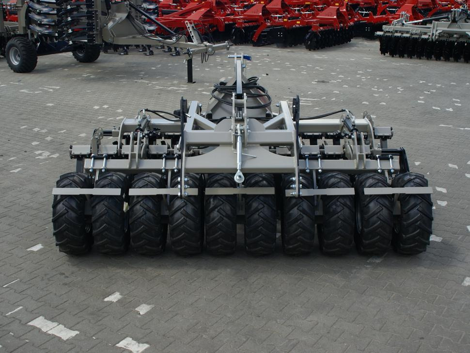 Grades de discos nuevo ROLEX Scheibenegge /  Disc harrow with hydropack and tire roller / Dechaumeur à disques / Erpice a dischi / Дисковая борона с гидропаком и колёсным катком / Agregat talerzowy uprawowy z hydropackiem i: foto 14